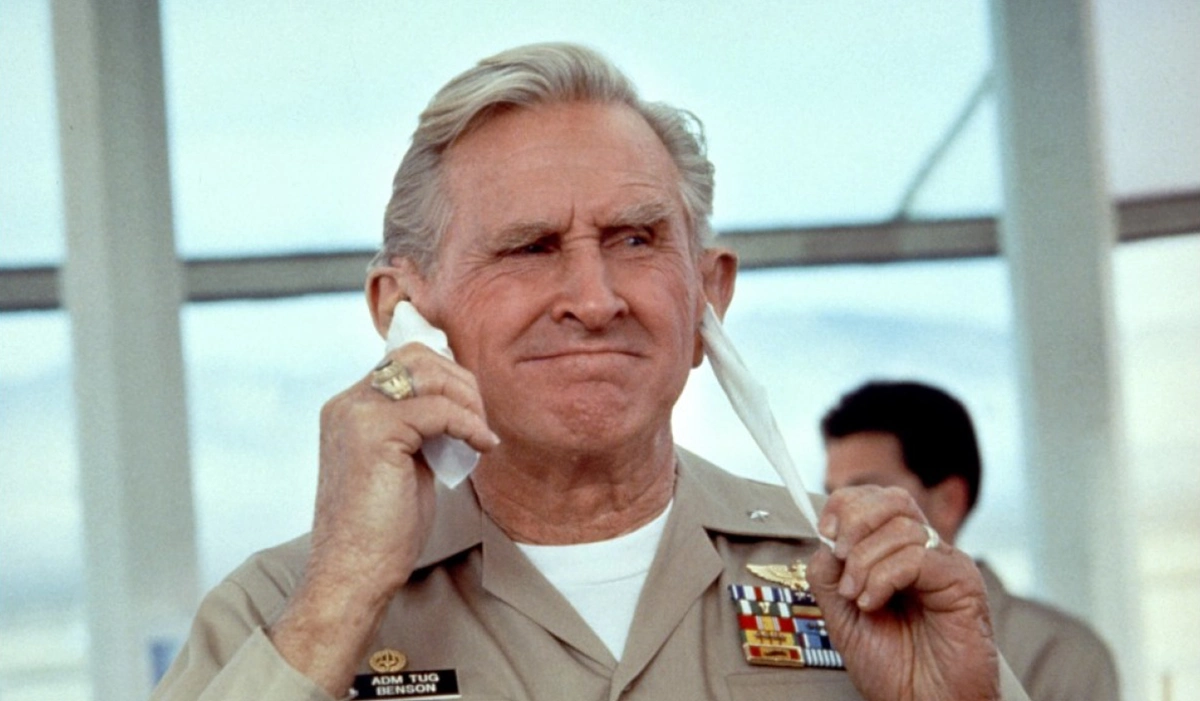 Lloyd Bridges in Hot Shots!