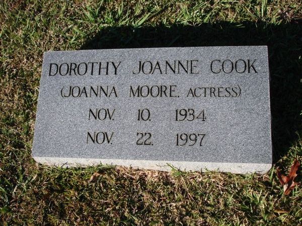 Joanna Moore grave